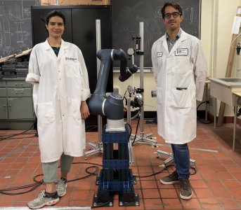 Research team close to the cobot