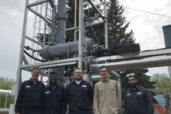 Du monomère pur à plus de 95 % grâce à l’installation d’une colonne à distiller